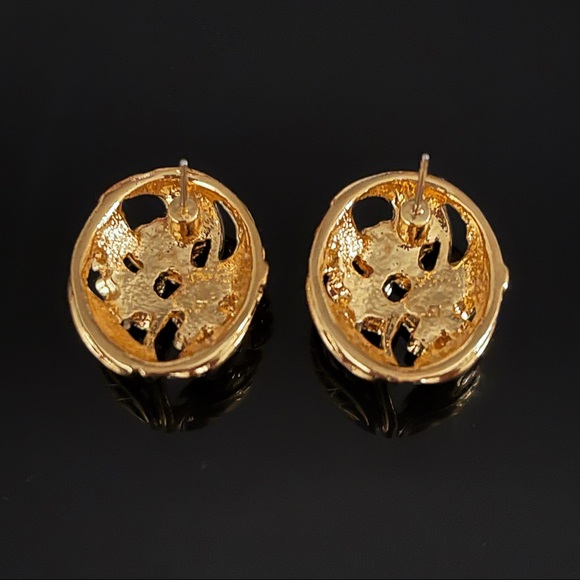✨Elegant VTG Engraved Floral Stud Earrings - Picture 2 of 3